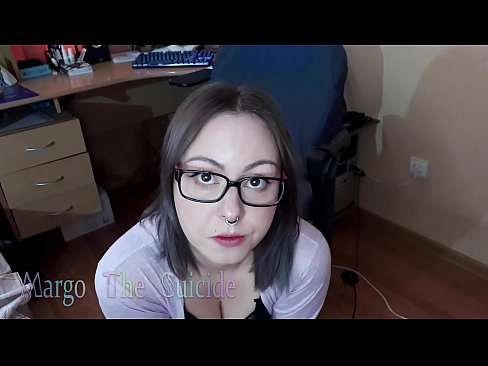 ❤️ Ragazza sexy con gli occhiali succhia il dildo profondamente sulla macchina fotografica Super pornoal it.storestarbucks.top ☑