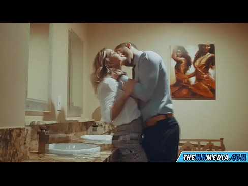 ❤️ Quando una bionda formosa ti seduce in un bagno pubblico Super pornoal it.storestarbucks.top ☑